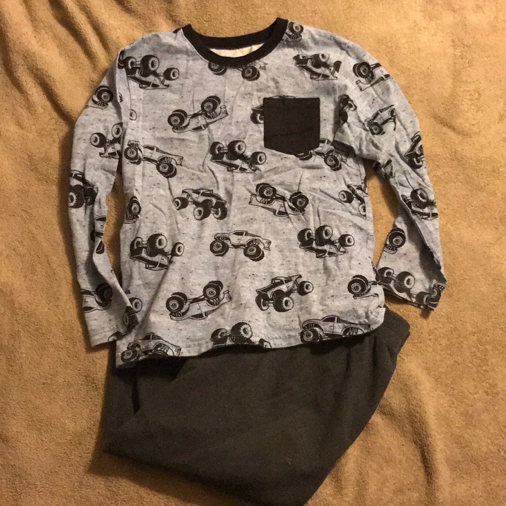 Boys Outfit Top Size 7 And Pants Size XS (Fit Same